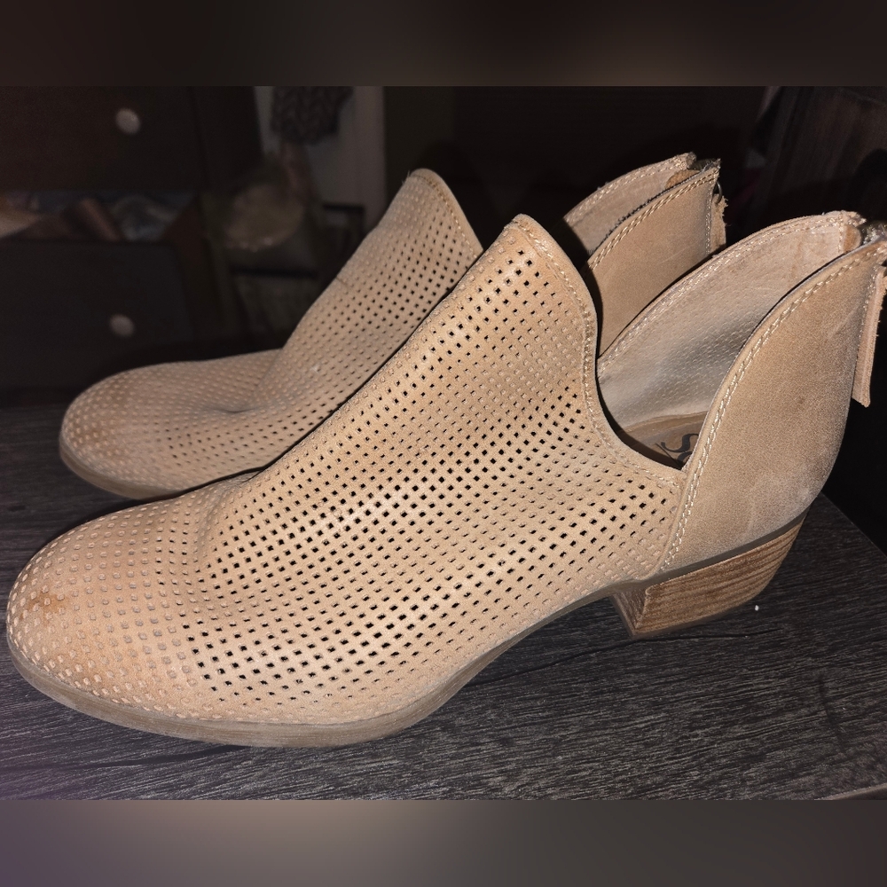 Sofft "Canobie" Size 10M Solid Tan w/Perforated Leather Closed Toe Booties